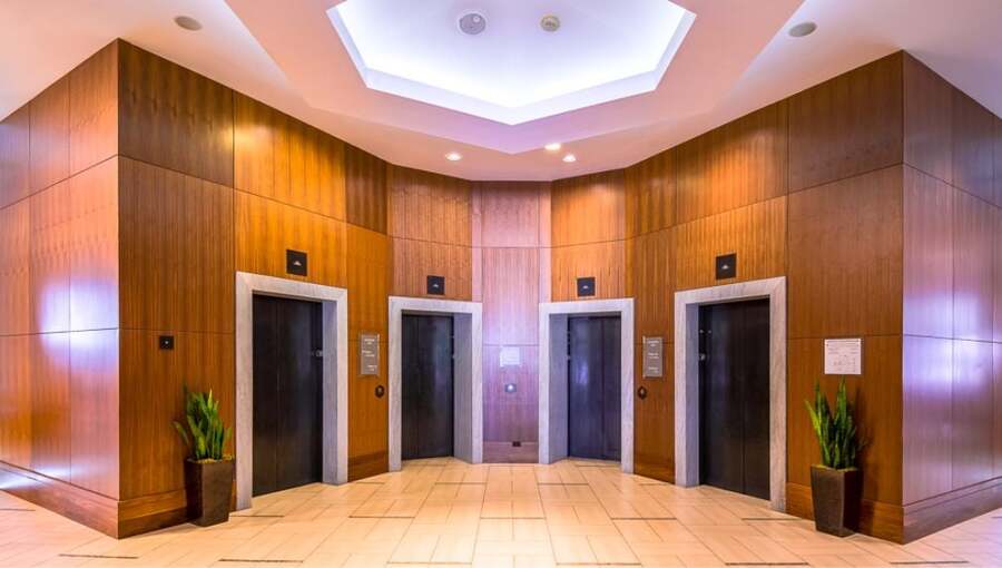 Thang máy tải khách